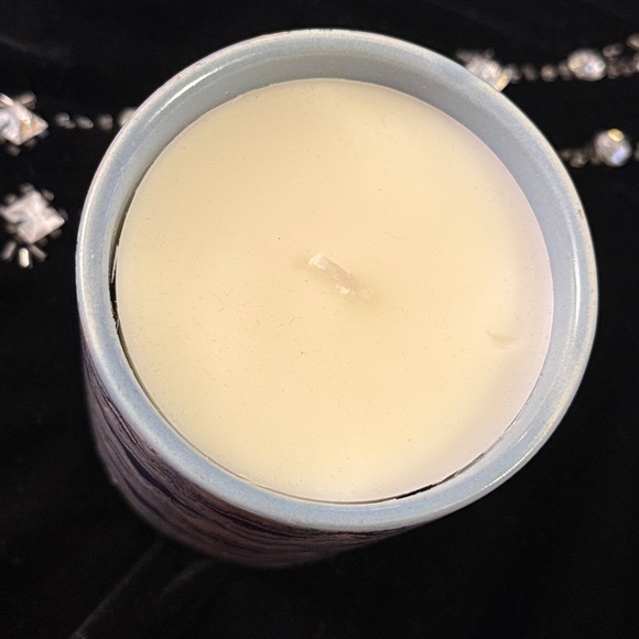 Threshold Cashmere Vanilla 12.3 Oz Candle in Decorative Ceramic Jar NWT - Picture 3 of 5